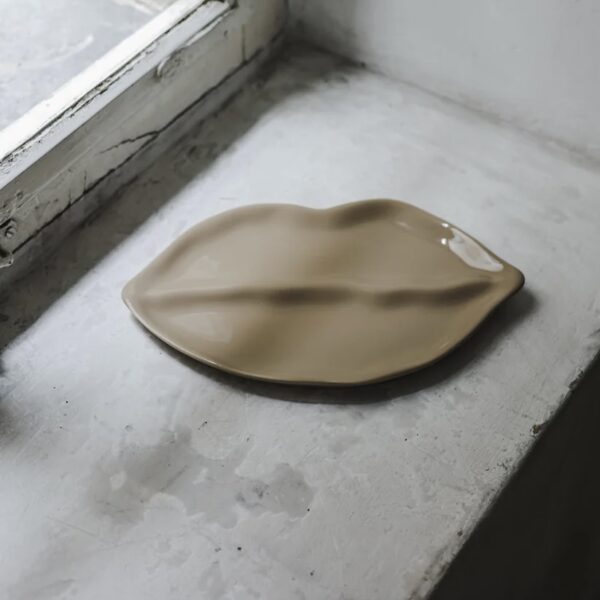 Lip plate beige