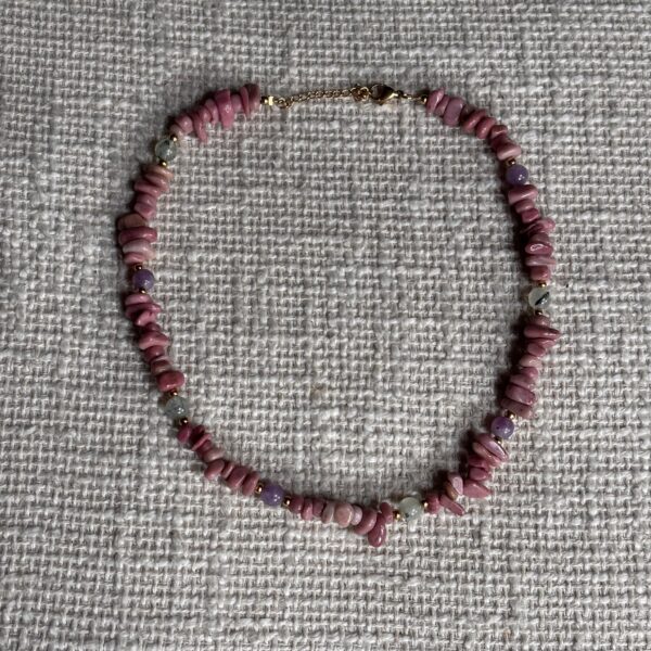Edelsteen ketting Rhodoniet