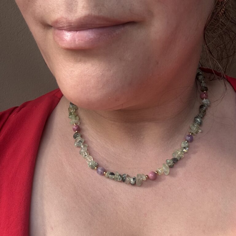 Edelsteen ketting prehniet