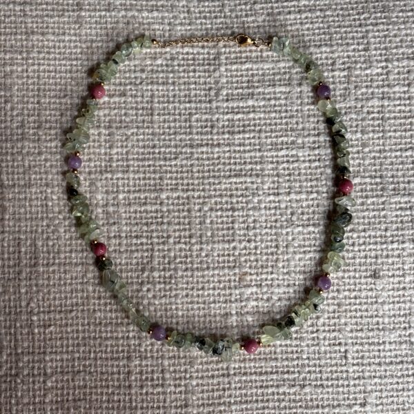 Edelsteen ketting prehniet
